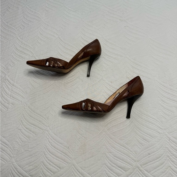 Tahari Women’s Brown Leather Pump Heels. Size 9 - Picture 3 of 10